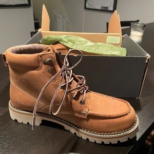 Brand New Unisex Eddie Bauer Boots
